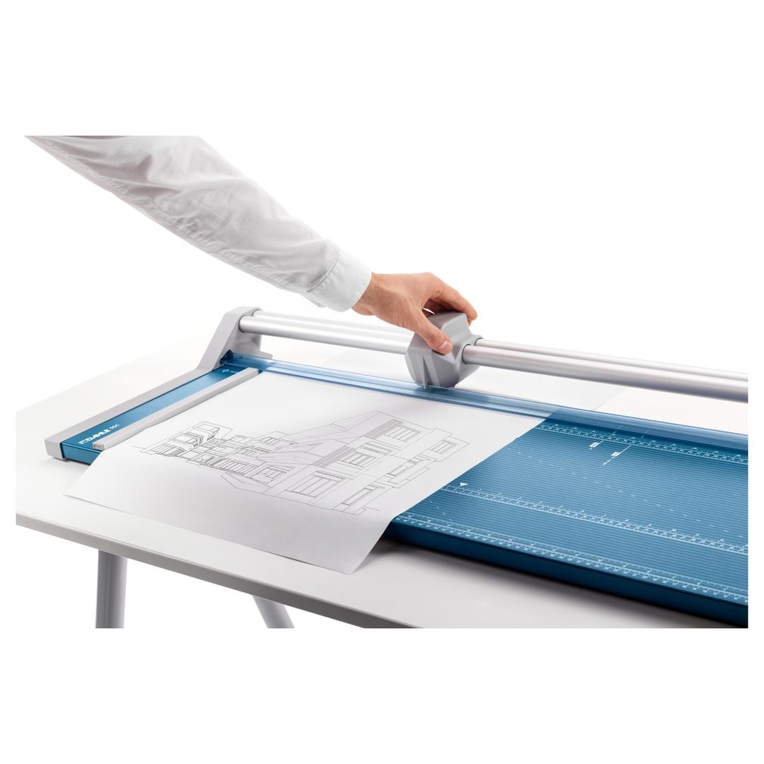Rogneuse papier A2 à lame rotative 554 génération 3 DAHLE — Prise en main facile de la tête de coupe