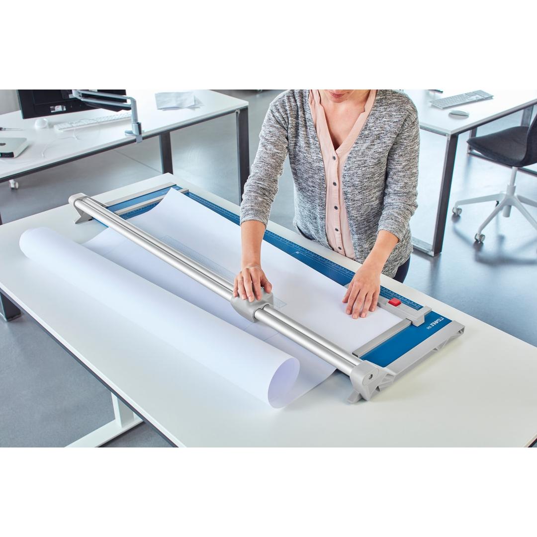 Coupeuse manuelle grand format 556 génération 3 DAHLE — Guidage précis de la tête de coupe avec la paume de la main