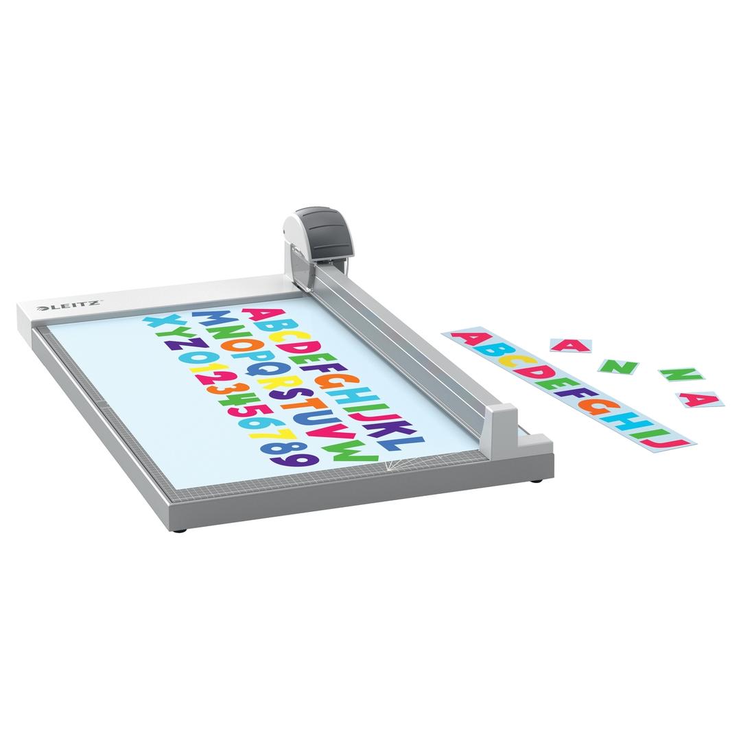 Rogneuse papier A3 à lame rotative Precision Office A3 LEITZ — En action bis