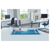 Rogneuse papier A3 à lame rotative 552 (Génération 3) DAHLE — Posée sur une table