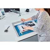 Rogneuse papier A2 à lame rotative 554 (Génération 3) DAHLE — Butée arrière réglable pour trouver rapidement le format adéquat – utilisable sur les deux butées latérales