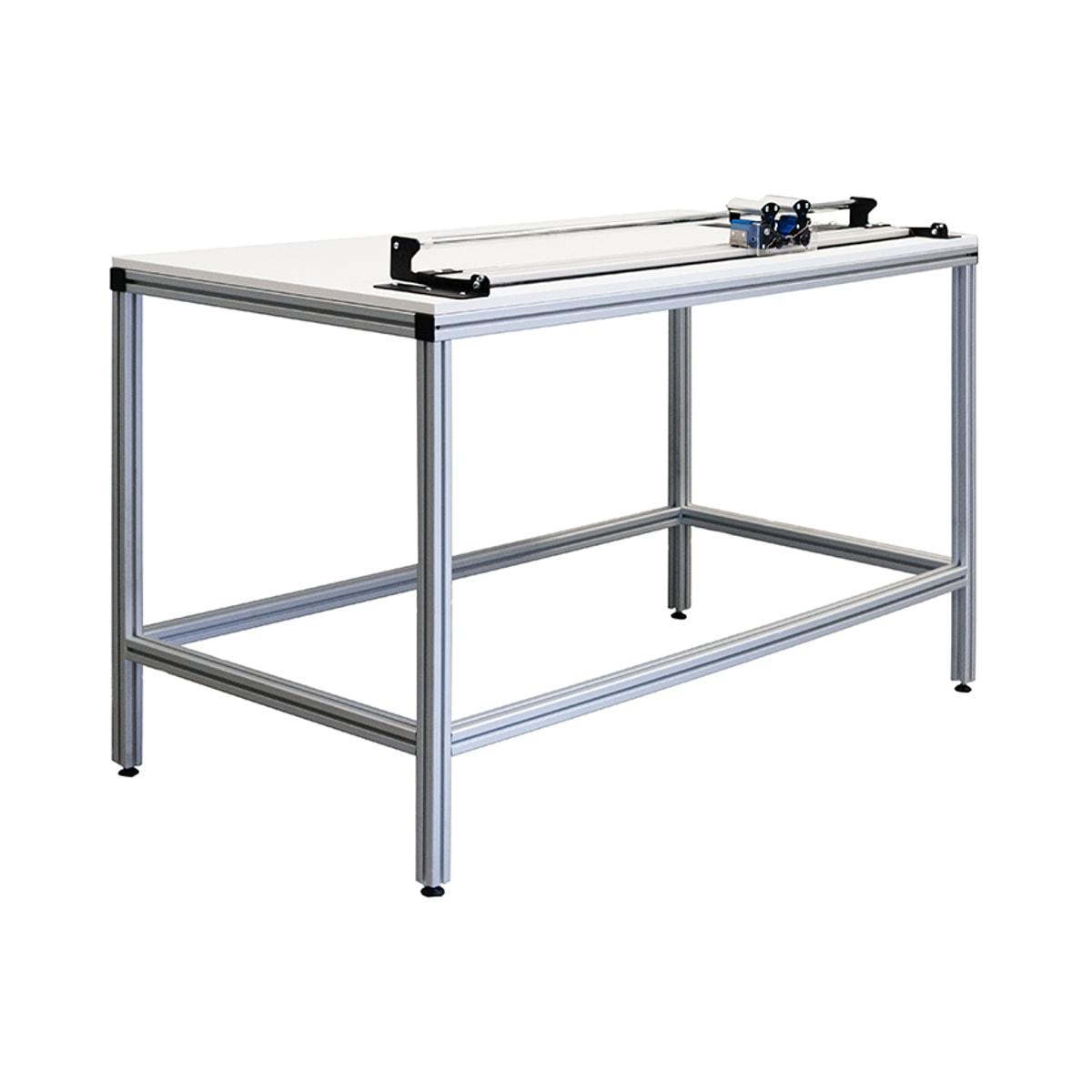Table NEOLT Q270/TAV pour coupeuse Easy Cut 110, avec le rail posé sur le plateau