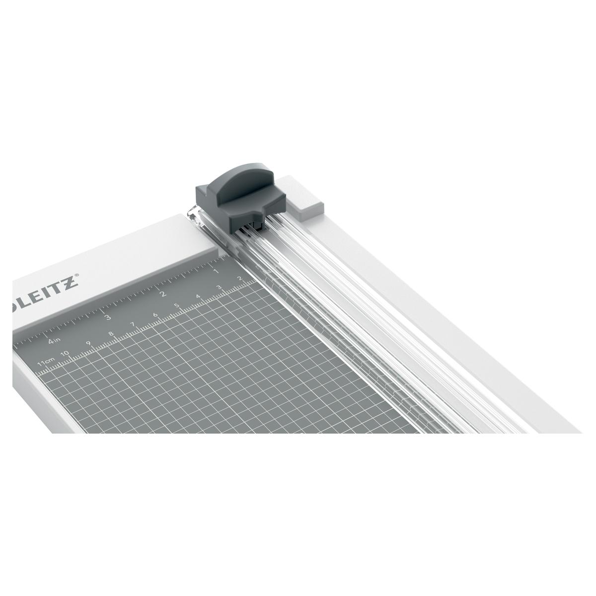 Rogneuse papier A4 à lame rotative Precision Home A4 LEITZ — Détails tête de coupe