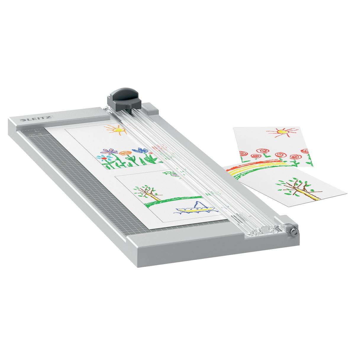 Rogneuse papier A4 à lame rotative Precision Home A4 LEITZ — En action bis