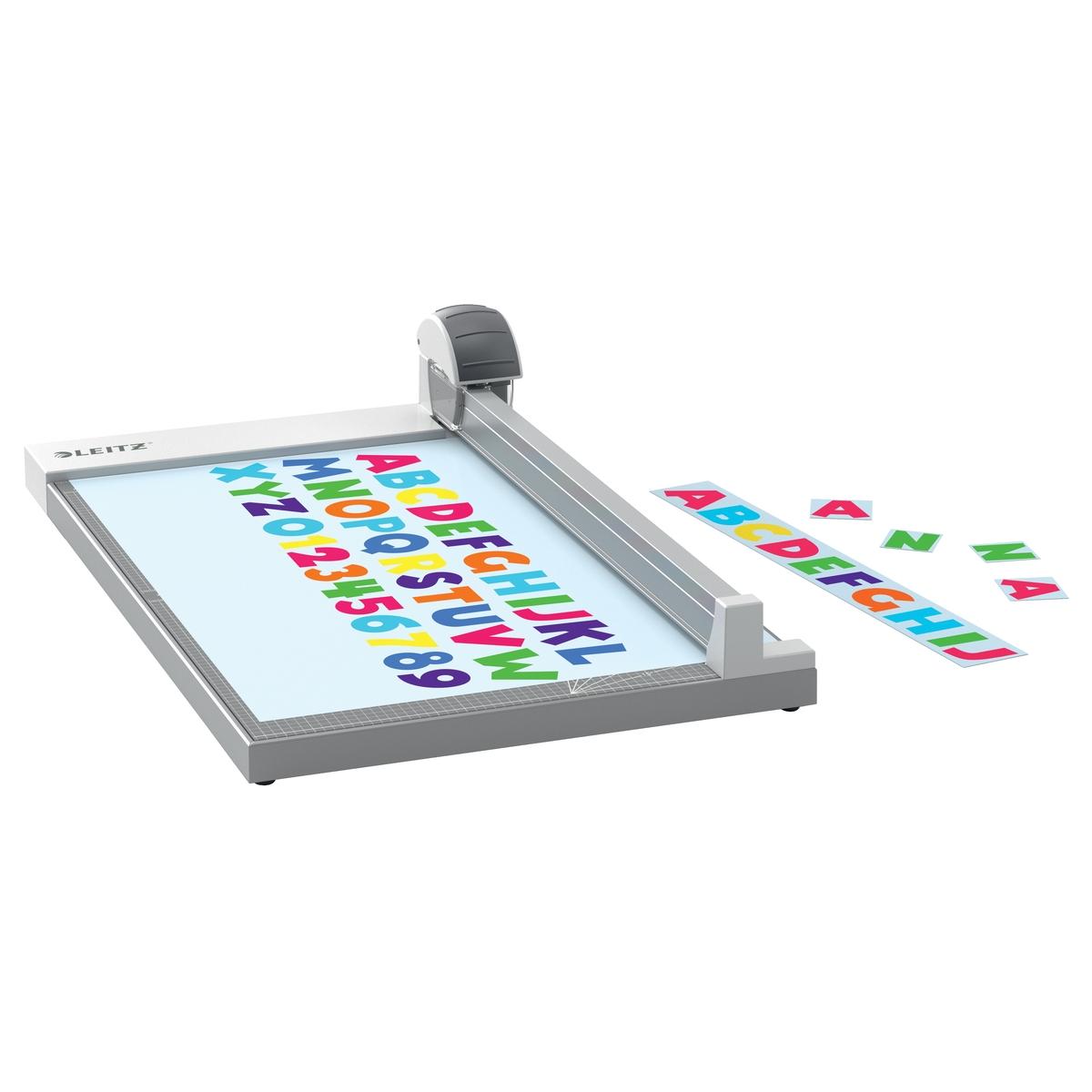 Rogneuse papier A3 à lame rotative Precision Office A3 LEITZ — En action bis